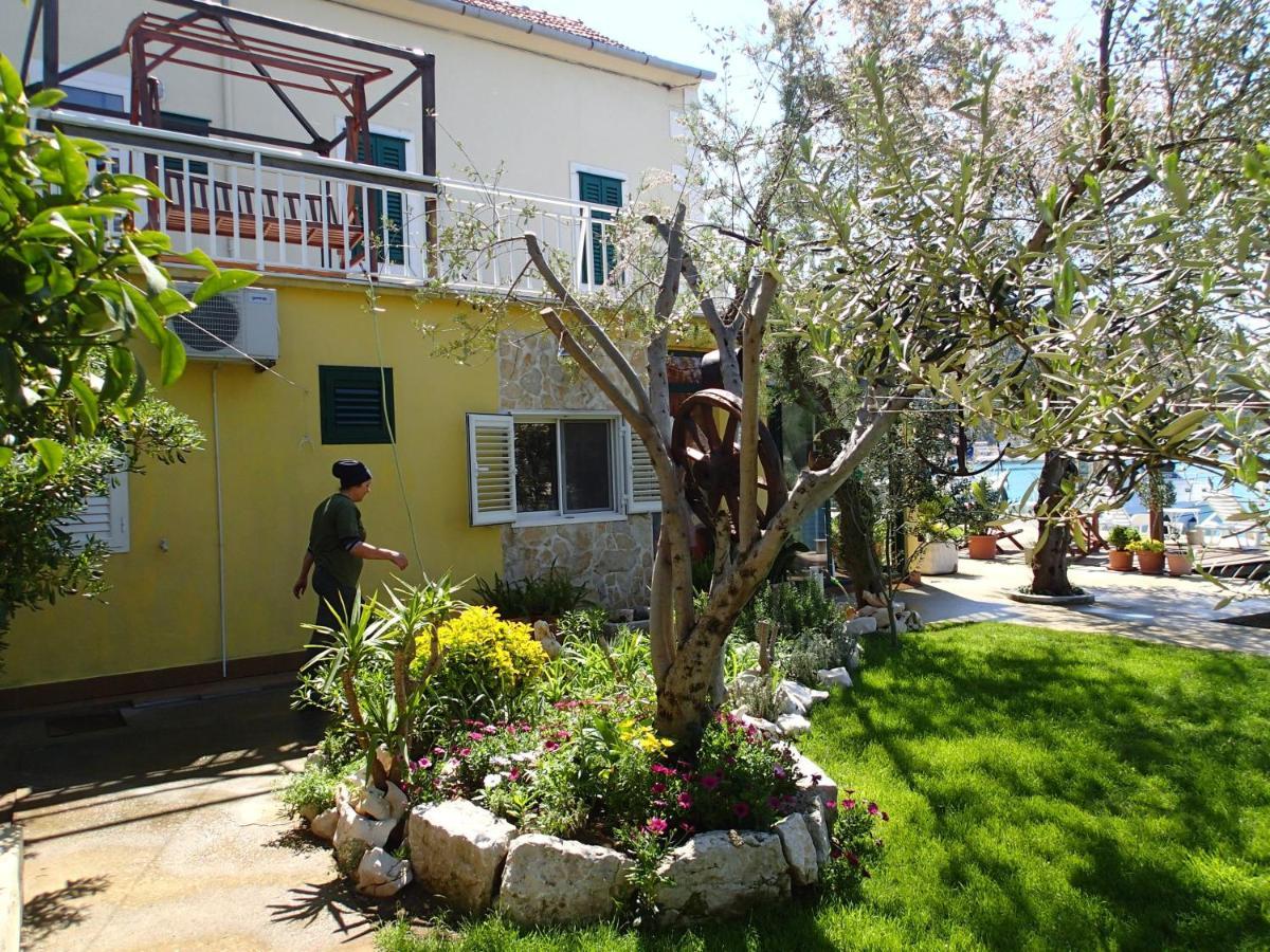 Apartments By The Sea Blace, Neretva Delta - Usce Neretve - 16068 מראה חיצוני תמונה