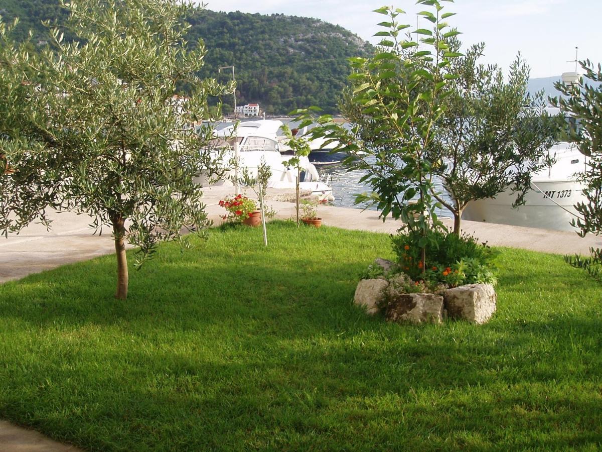Apartments By The Sea Blace, Neretva Delta - Usce Neretve - 16068 מראה חיצוני תמונה